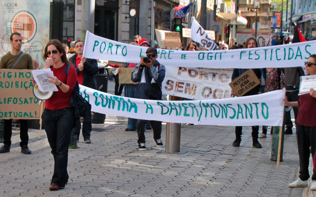 Intervenção da TROCA na Marcha contra a Bayer/Monsanto, no Porto, dia 18 de Maio
